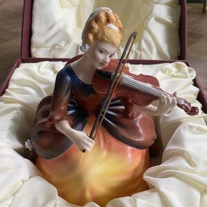 Royal Doulton violin lady musicians violin figure